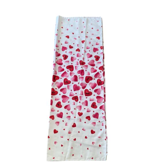 Cupcakes & Cashmere Valentine's Day Red & Pink Hearts Tablecloth 60x84 White NEW - Picture 3 of 11